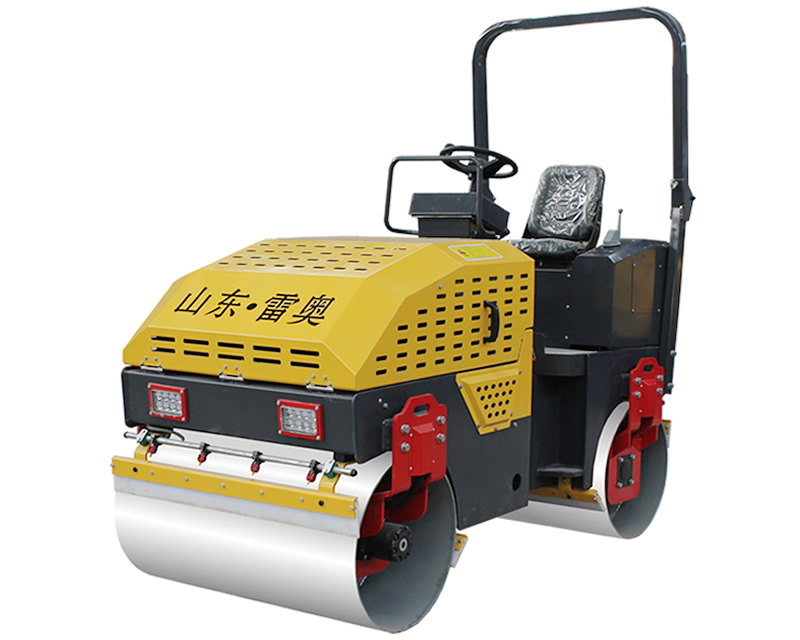 2.5噸全液壓座駕式壓路機(jī)
